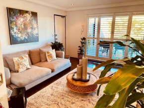 Chic Rose Bay Pad with HUGE outdoor sunny balcony